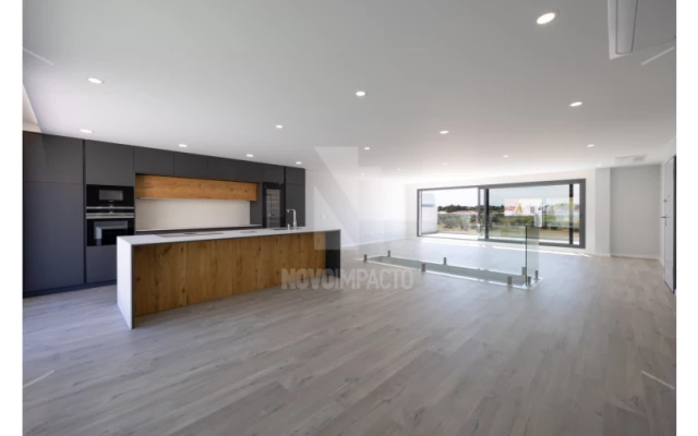 Apartamento T4 para Venda em Alcochete Foto 7