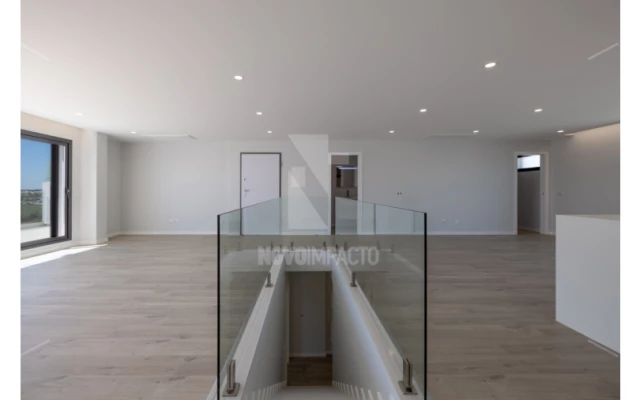 Apartamento T4 para Venda em Alcochete Foto 4