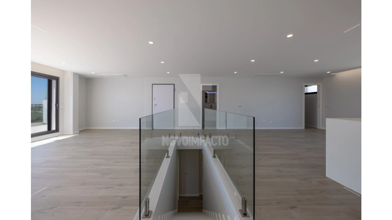 Apartamento T4 para Venda em Alcochete Foto 4