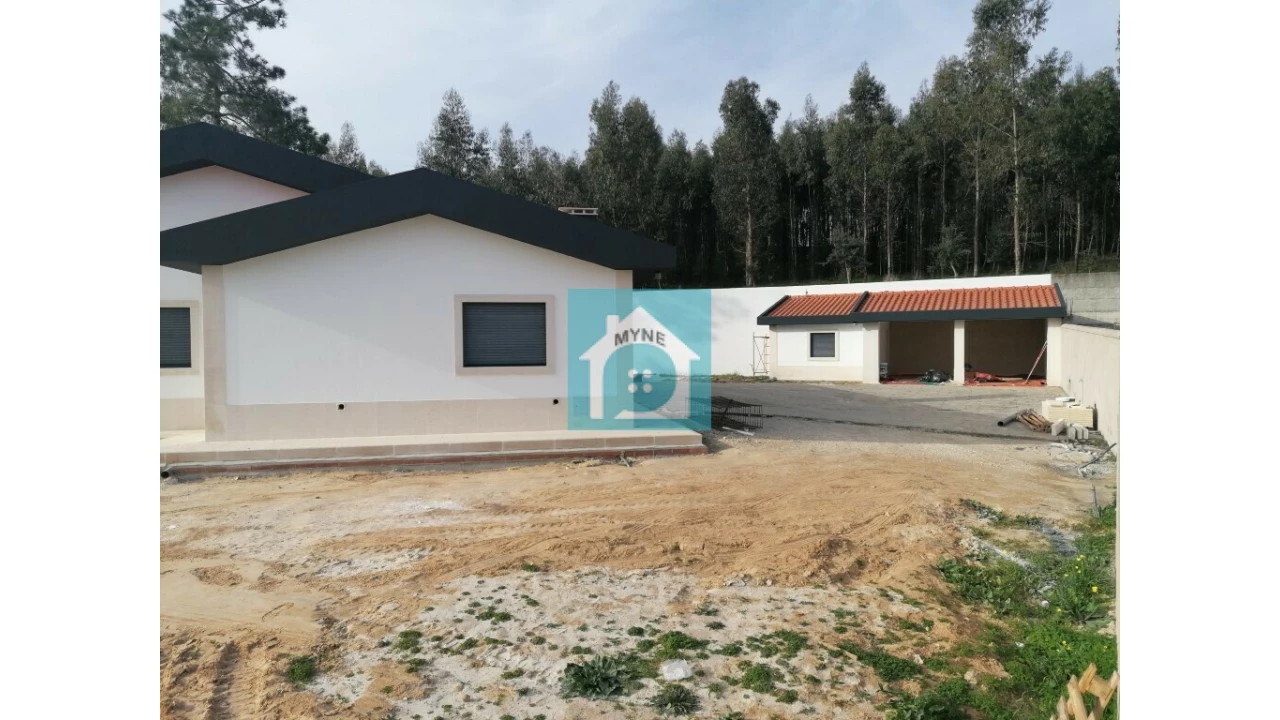 Moradia T4 para Venda em Rio Maior Foto 2