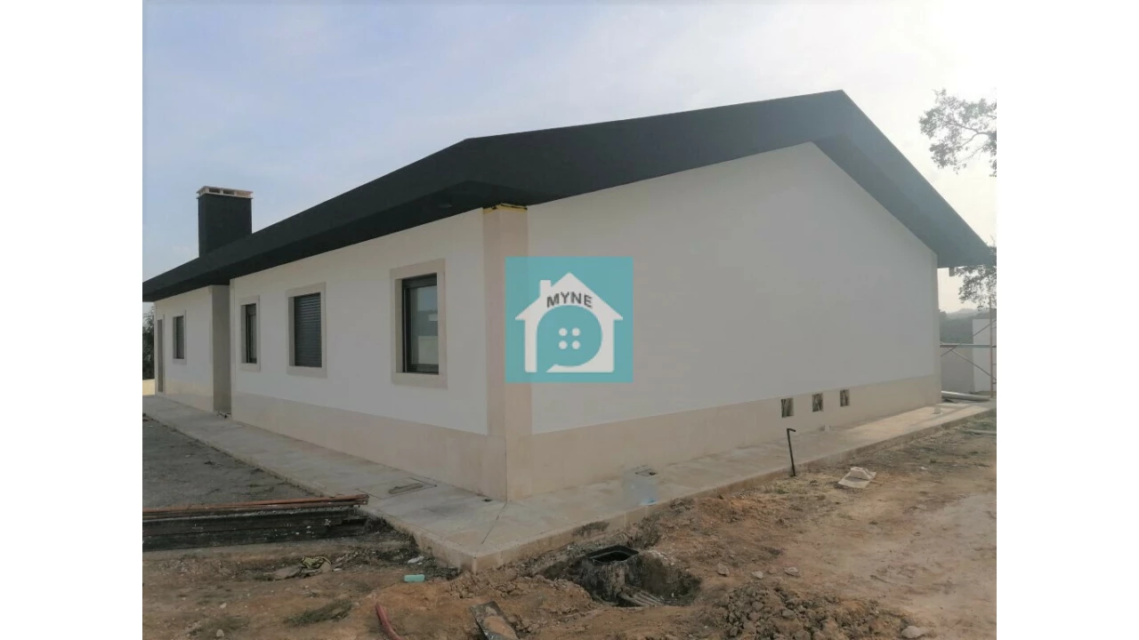 Moradia T4 para Venda em Rio Maior Foto 3