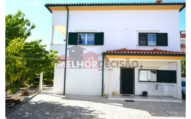 Moradia T4 para Venda em Nossa Sra de Fatima