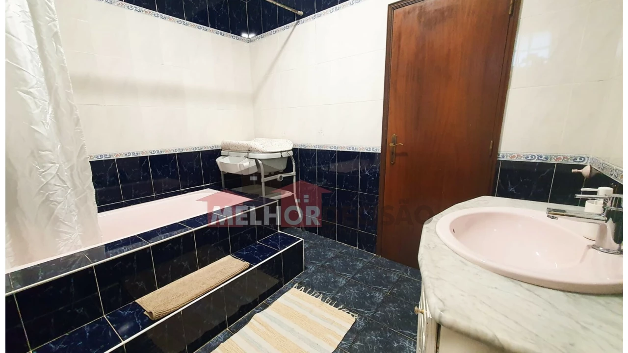 Moradia T4 para Venda em Vila Nova da Barquinha Foto 13