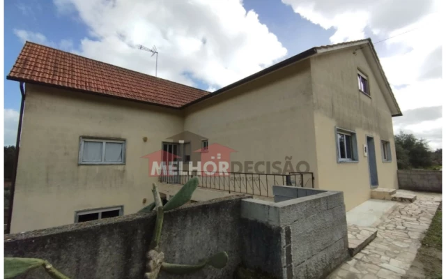 Moradia T3 para Venda em Caxarias Foto 2