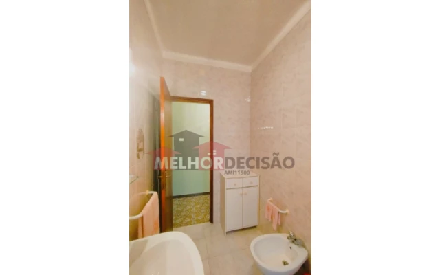 Moradia T3 para Venda em Caxarias Foto 13