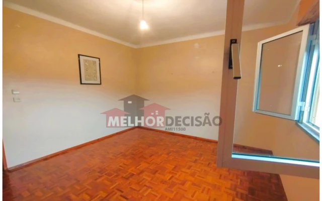 Moradia T3 para Venda em Caxarias Foto 11