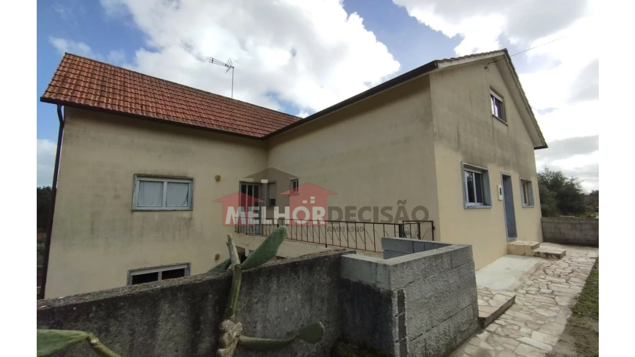 Moradia T3 para Venda em Caxarias Foto 2