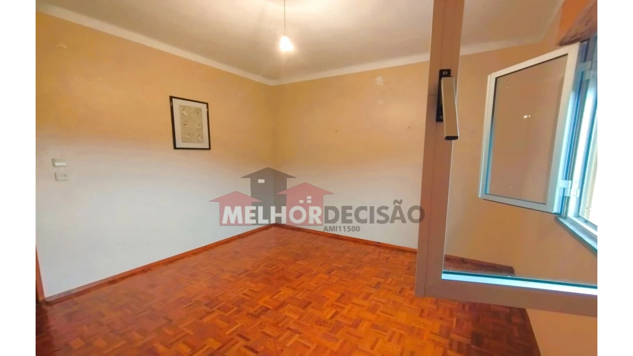 Moradia T3 para Venda em Caxarias Foto 11