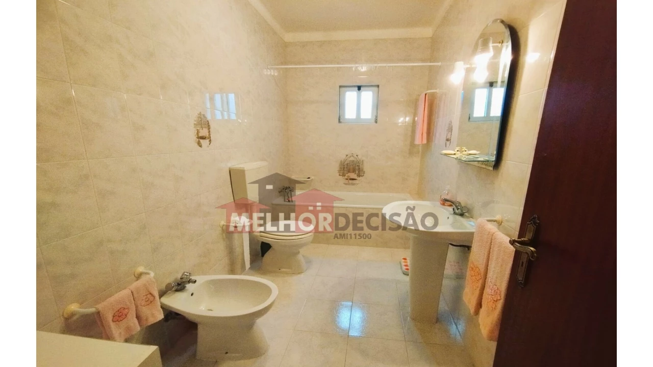 Moradia T3 para Venda em Caxarias Foto 12