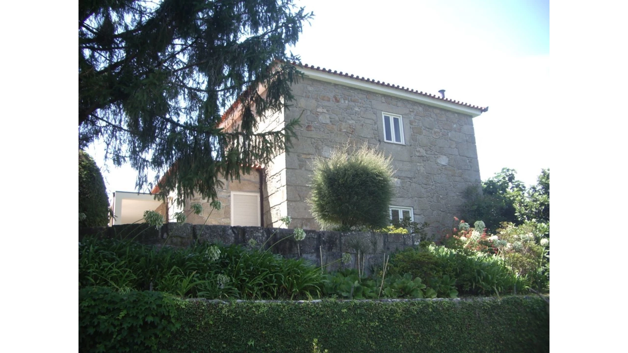 Moradia T4 para Venda em Loivo Foto 2