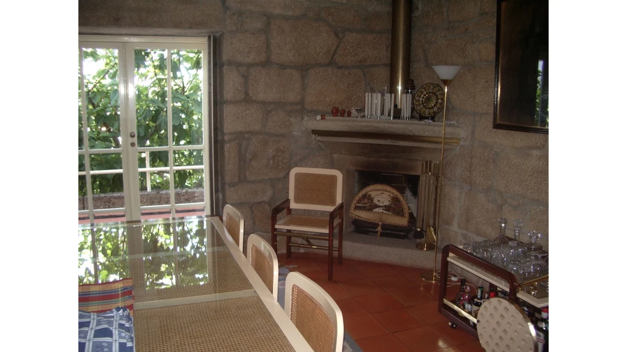 Moradia T4 para Venda em Loivo Foto 3