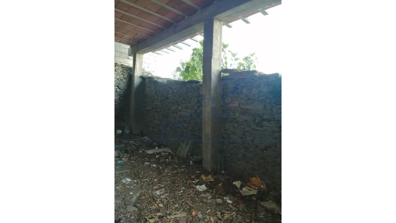 Moradia T2 para Venda em Açoreira Foto 9