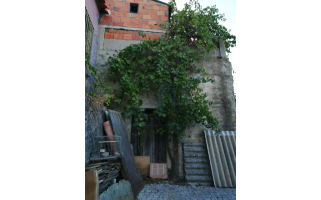 Moradia T2 para Venda em Açoreira Foto 5