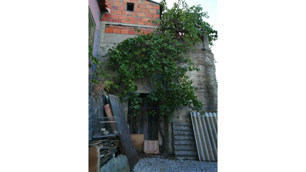 Moradia T2 para Venda em Açoreira Foto 5