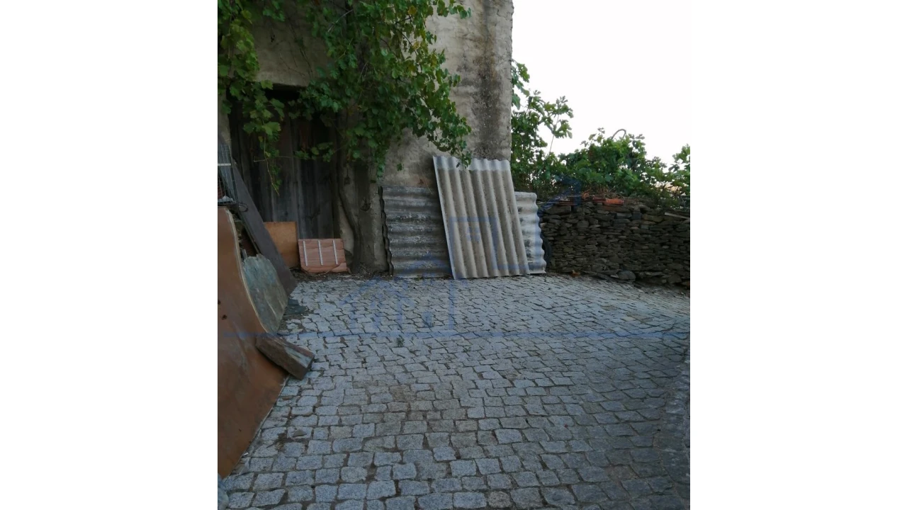 Moradia T2 para Venda em Açoreira Foto 4