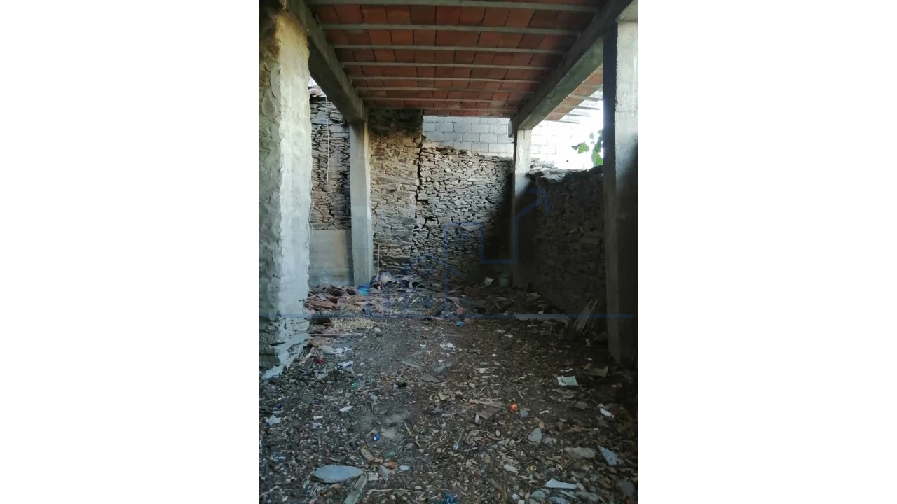 Moradia T2 para Venda em Açoreira Foto 8