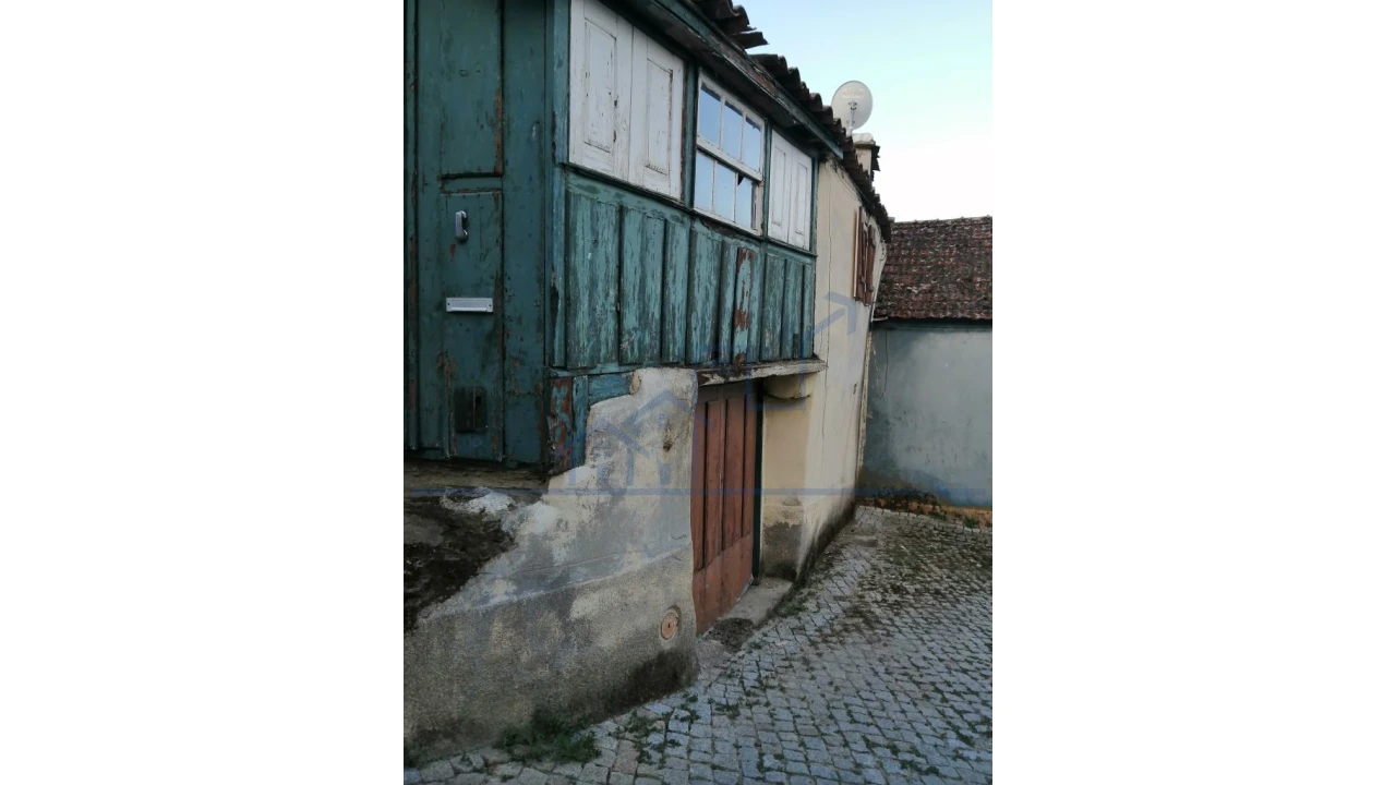 Moradia T2 para Venda em Açoreira Foto 1