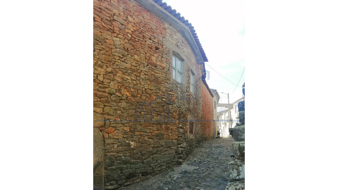 Moradia T3 para Venda em Carviçais Foto 2