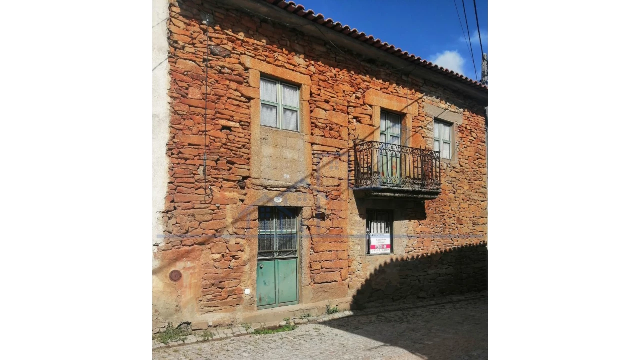 Moradia T3 para Venda em Carviçais Foto 1