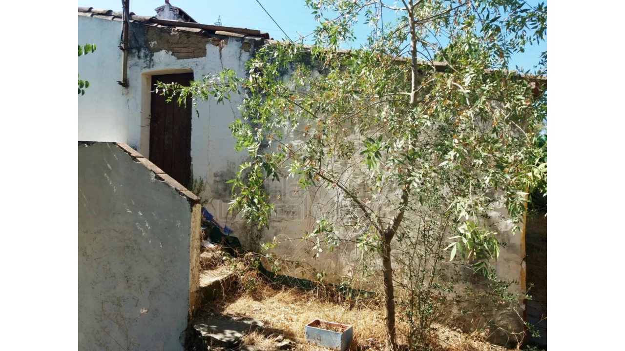 Moradia T1 para Venda em São Domingos de Ana Loura Foto 1