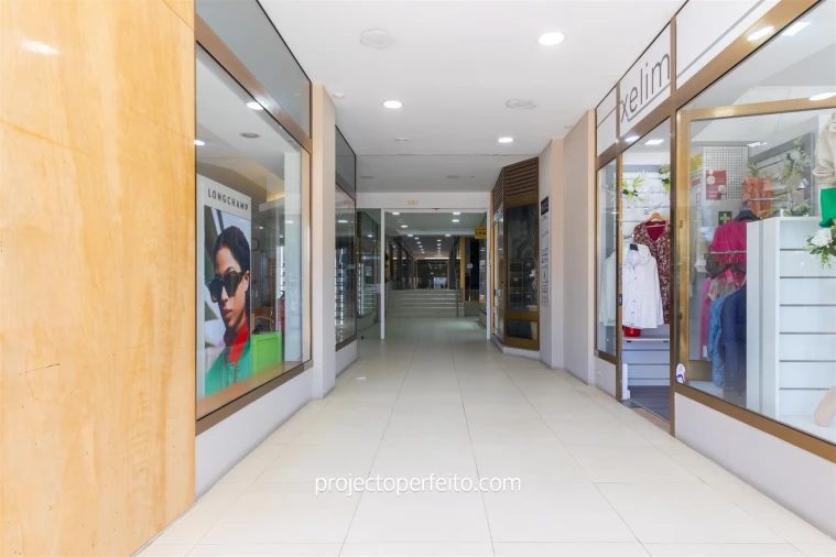 Loja para Arrendamento em Espinho Foto 13