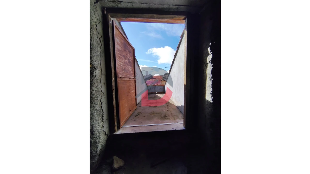 Moradia T2 para Venda em Vale da Mula Foto 4