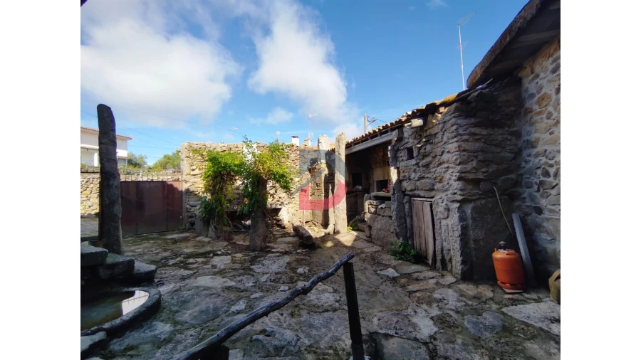 Moradia T2 para Venda em Vale da Mula Foto 4