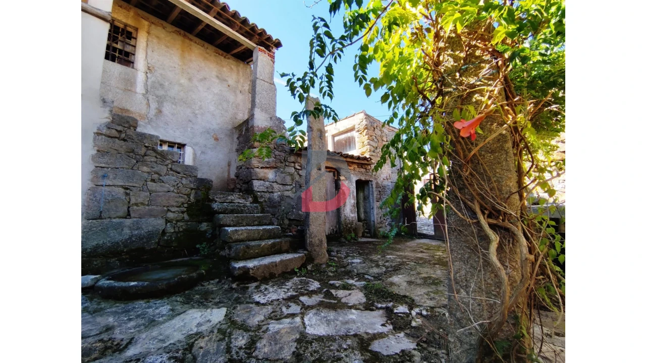 Moradia T2 para Venda em Vale da Mula Foto 9