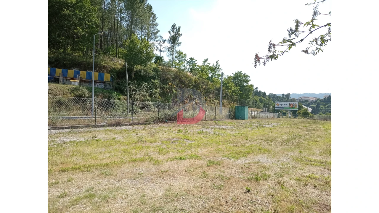 Terreno para Arrendamento em Castro Daire Foto 2