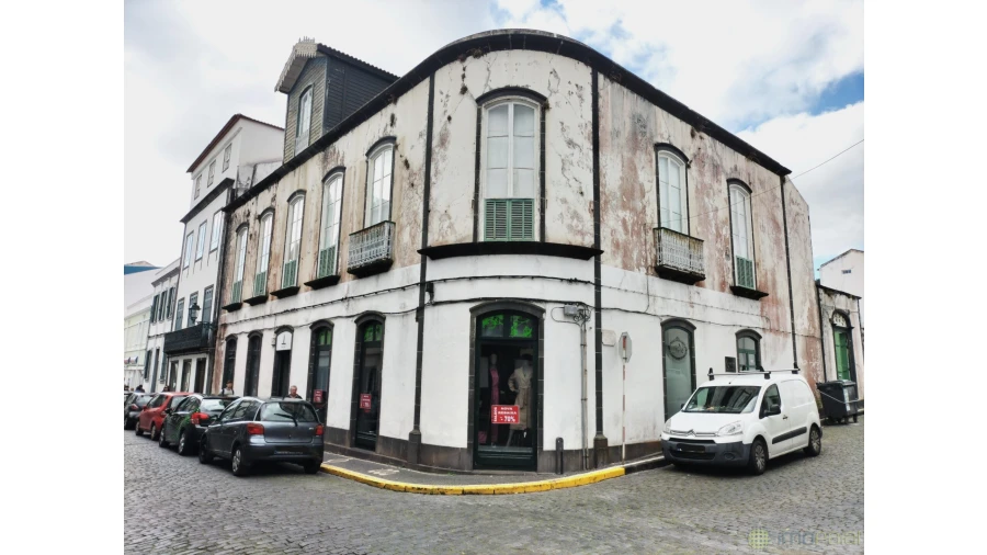 Moradia T5 para Venda em Horta (Matriz) Foto 1