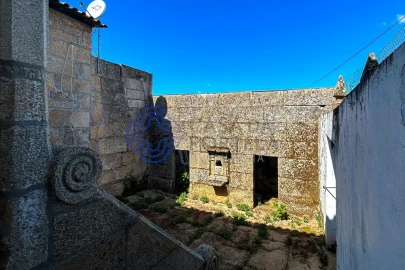 Quinta T4 para Venda em Carrazedo de Montenegro e Curros