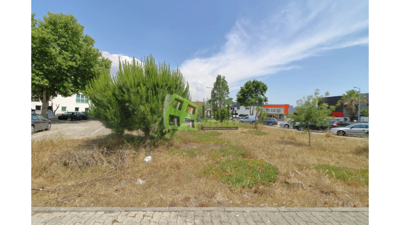 Terreno Comércio / Armazém para Venda em Seixal, Arrentela e Aldeia de Paio Pires Foto 3