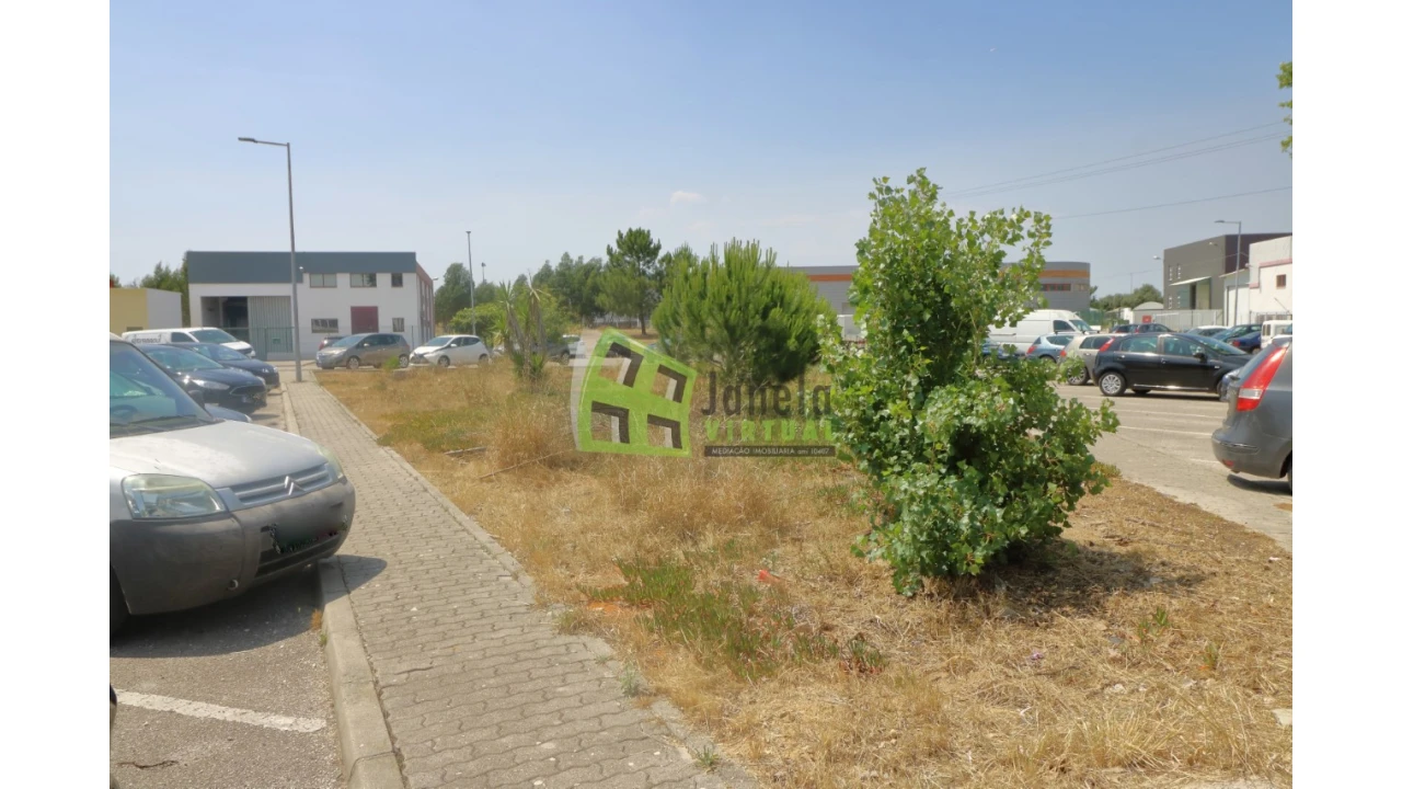 Terreno Comércio / Armazém para Venda em Seixal, Arrentela e Aldeia de Paio Pires Foto 4