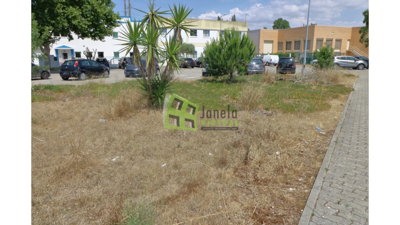 Terreno Comércio / Armazém para Venda em Seixal, Arrentela e Aldeia de Paio Pires Foto 7
