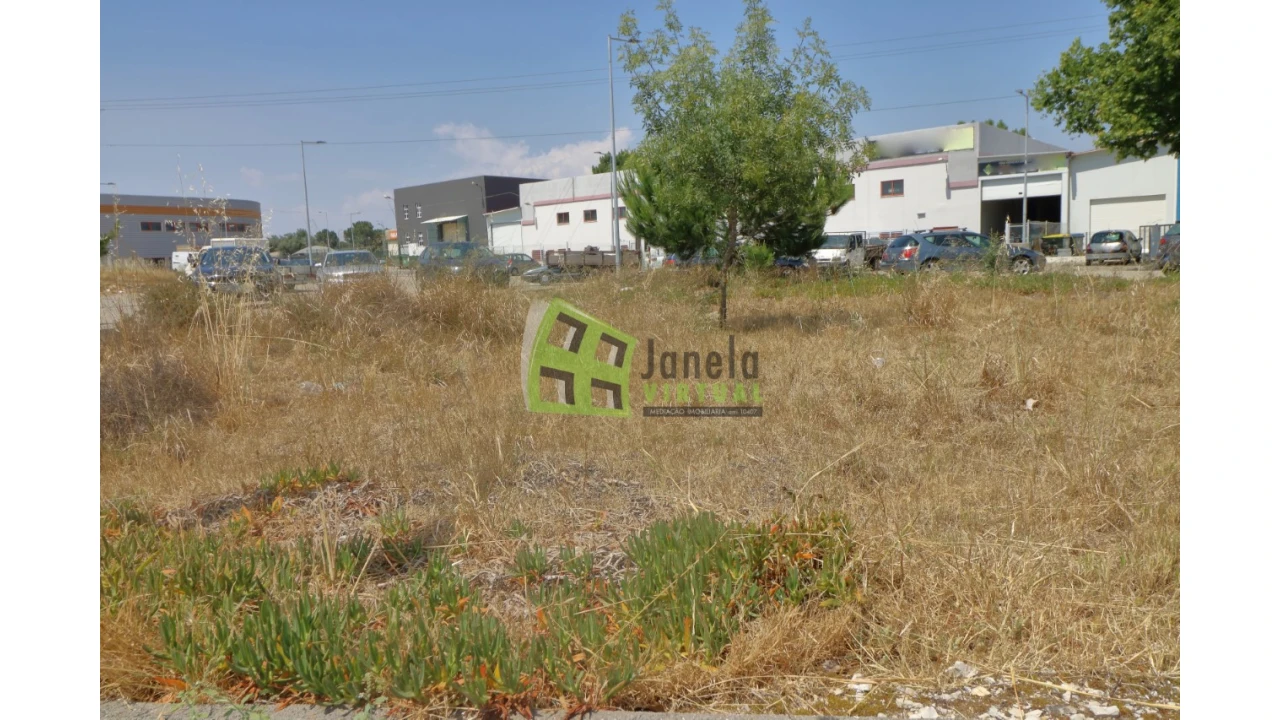 Terreno Comércio / Armazém para Venda em Seixal, Arrentela e Aldeia de Paio Pires Foto 9