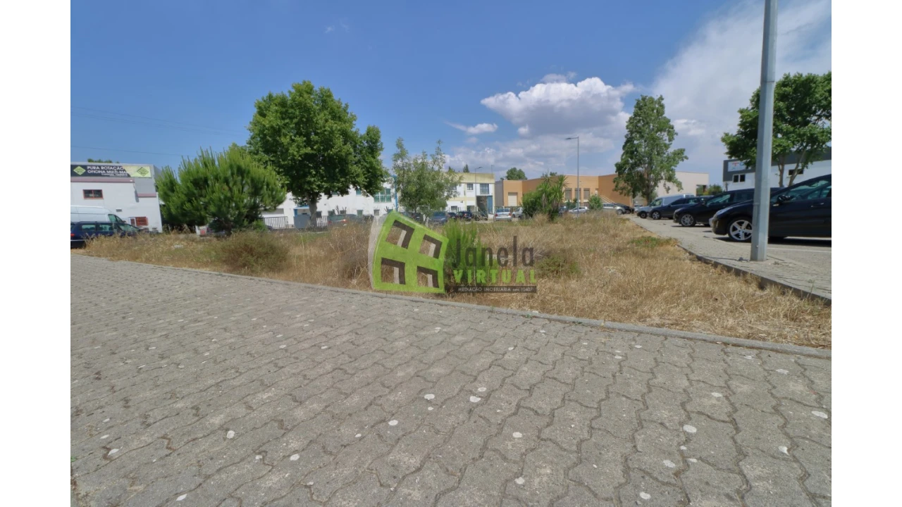 Terreno Comércio / Armazém para Venda em Seixal, Arrentela e Aldeia de Paio Pires Foto 10