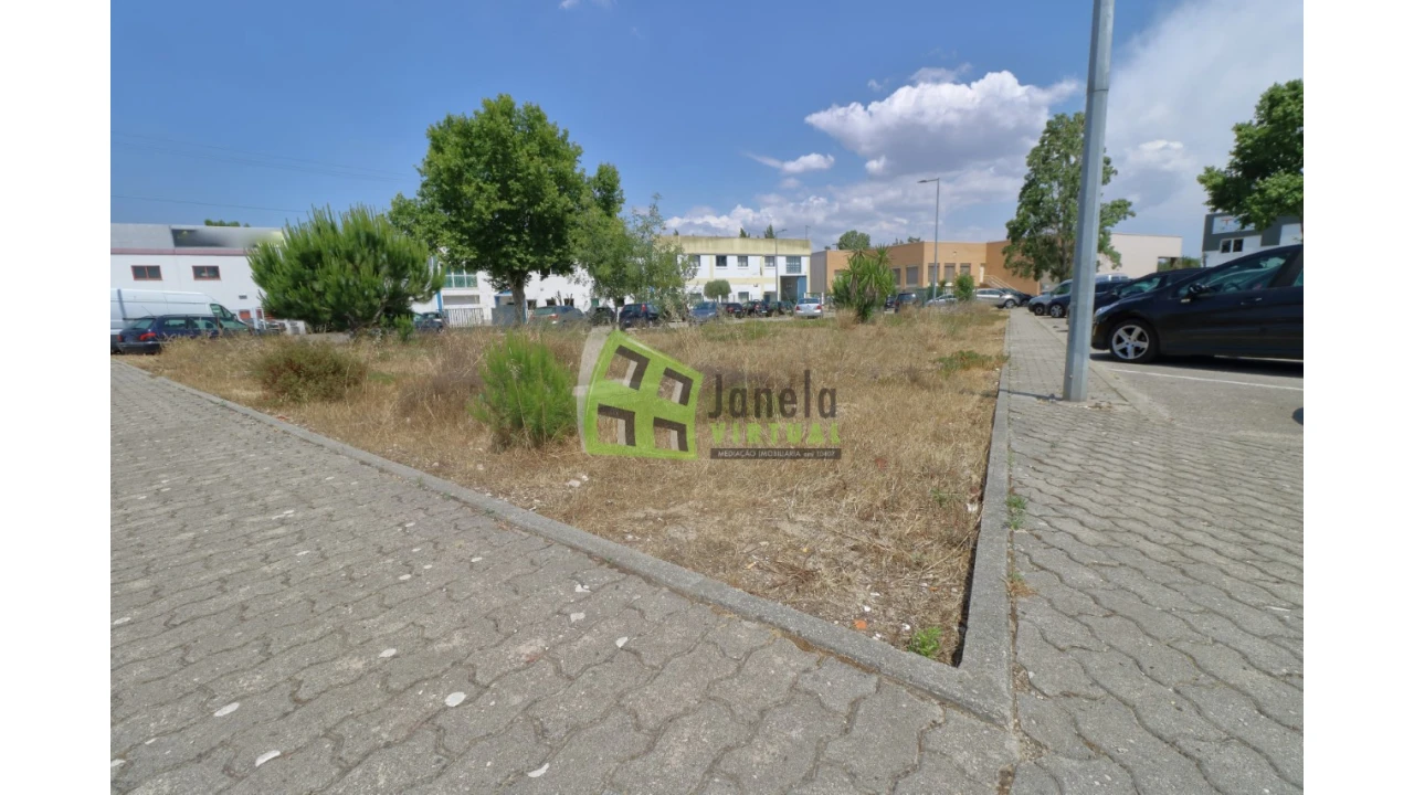 Terreno Comércio / Armazém para Venda em Seixal, Arrentela e Aldeia de Paio Pires Foto 12