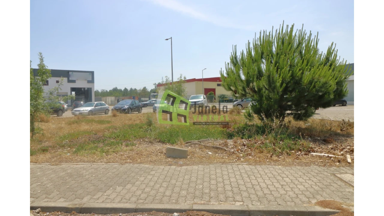Terreno Comércio / Armazém para Venda em Seixal, Arrentela e Aldeia de Paio Pires Foto 15