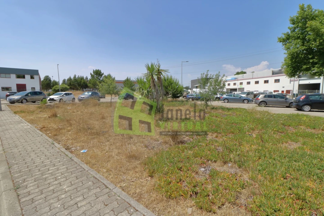 Terreno Comércio / Armazém para Venda em Seixal, Arrentela e Aldeia de Paio Pires Foto 6