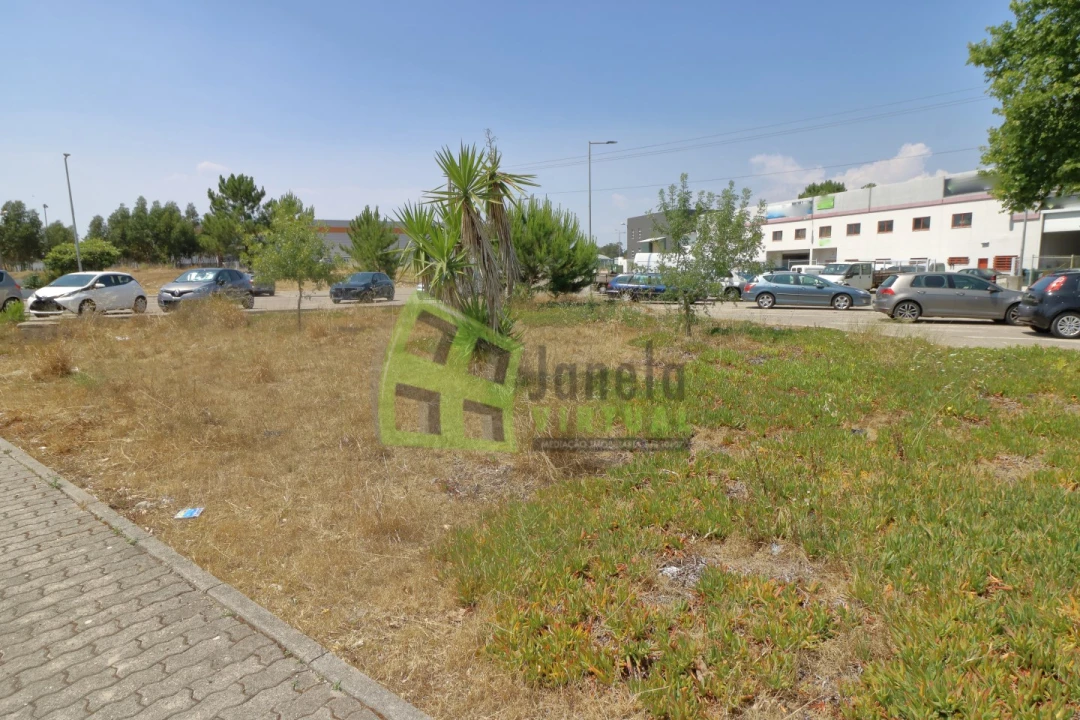 Terreno Comércio / Armazém para Venda em Seixal, Arrentela e Aldeia de Paio Pires Foto 7