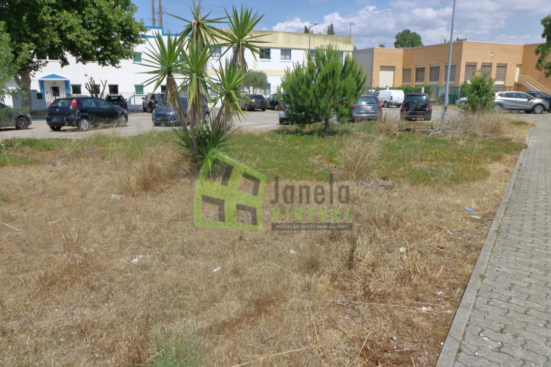 Terreno Comércio / Armazém para Venda em Seixal, Arrentela e Aldeia de Paio Pires Foto 9