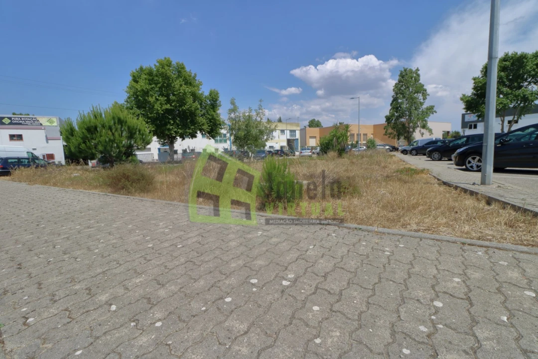 Terreno Comércio / Armazém para Venda em Seixal, Arrentela e Aldeia de Paio Pires Foto 10