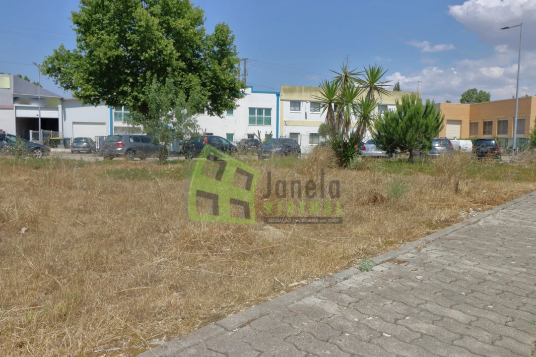 Terreno Comércio / Armazém para Venda em Seixal, Arrentela e Aldeia de Paio Pires Foto 11