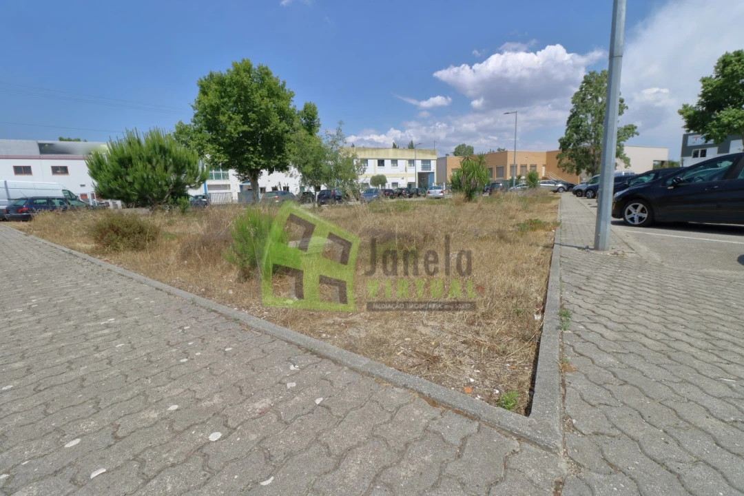 Terreno Comércio / Armazém para Venda em Seixal, Arrentela e Aldeia de Paio Pires Foto 12