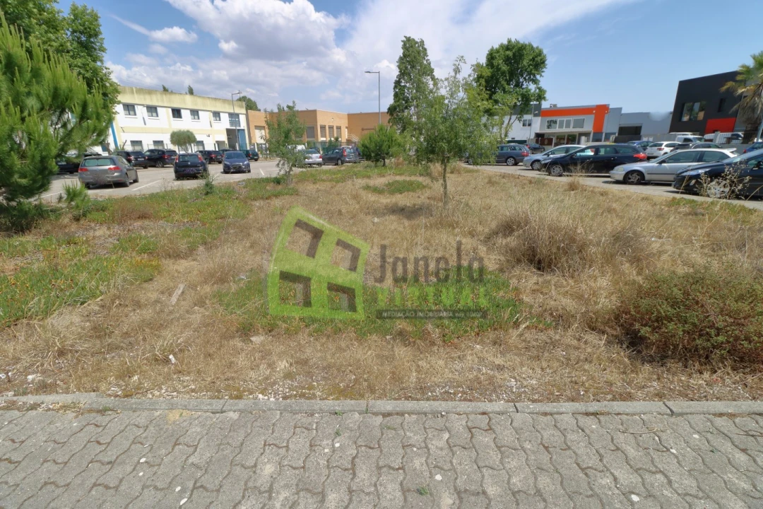 Terreno Comércio / Armazém para Venda em Seixal, Arrentela e Aldeia de Paio Pires Foto 13