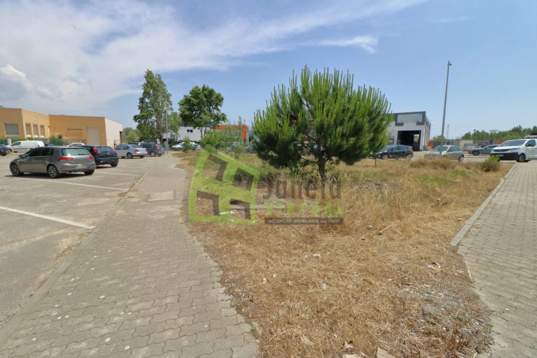 Terreno Comércio / Armazém para Venda em Seixal, Arrentela e Aldeia de Paio Pires Foto 14