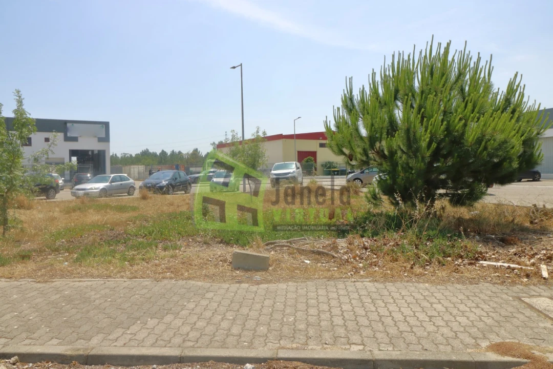 Terreno Comércio / Armazém para Venda em Seixal, Arrentela e Aldeia de Paio Pires Foto 15