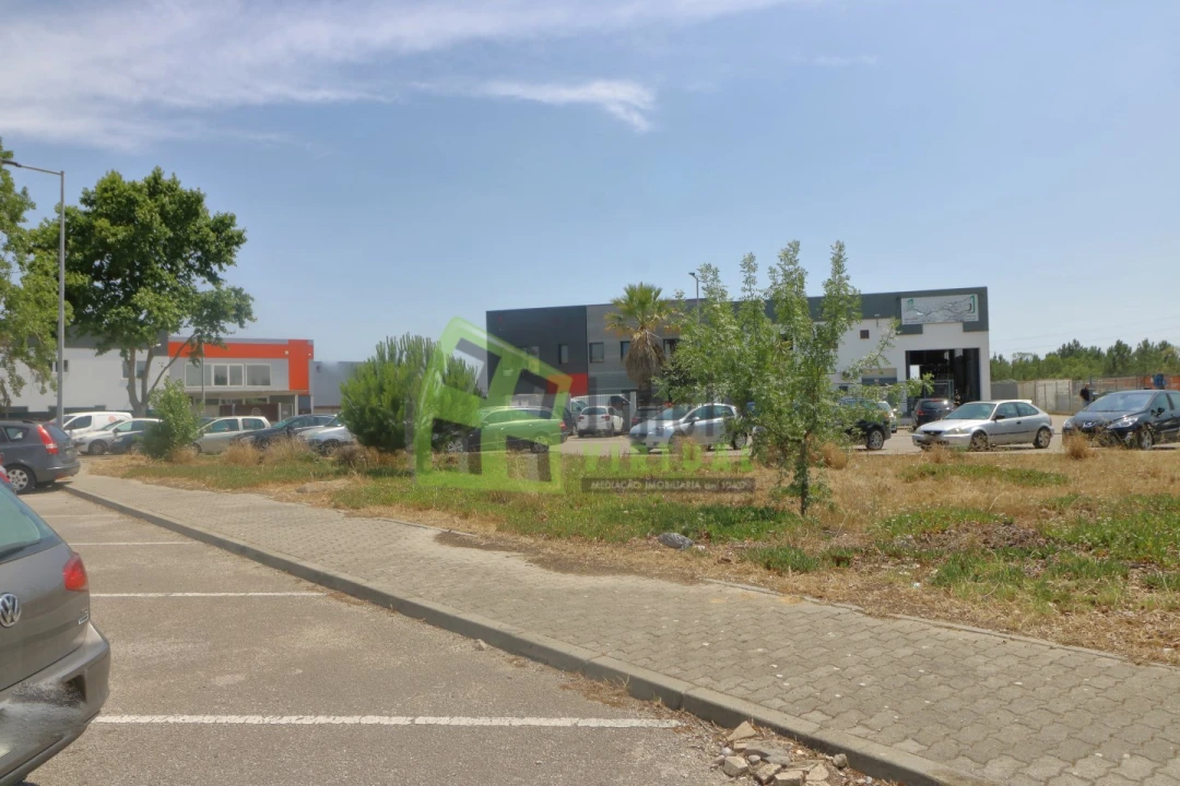 Terreno Comércio / Armazém para Venda em Seixal, Arrentela e Aldeia de Paio Pires Foto 16