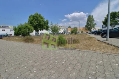 Terreno Comércio / Armazém para Venda em Seixal, Arrentela e Aldeia de Paio Pires