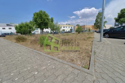Terreno Comércio / Armazém para Venda em Seixal, Arrentela e Aldeia de Paio Pires